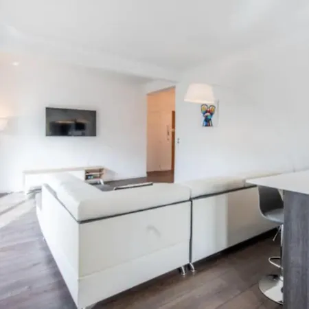 Apartment Le Madrid Avec Balcon Proche Croisette, Plages Et Palais Des Festivals